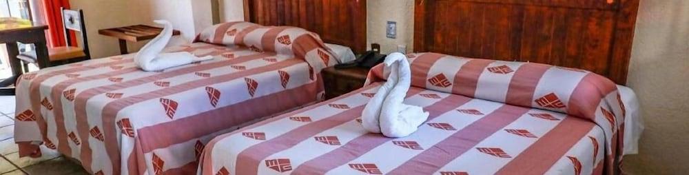 Hotel Hacienda Maria Eugenia אקפולקו מראה חיצוני תמונה
