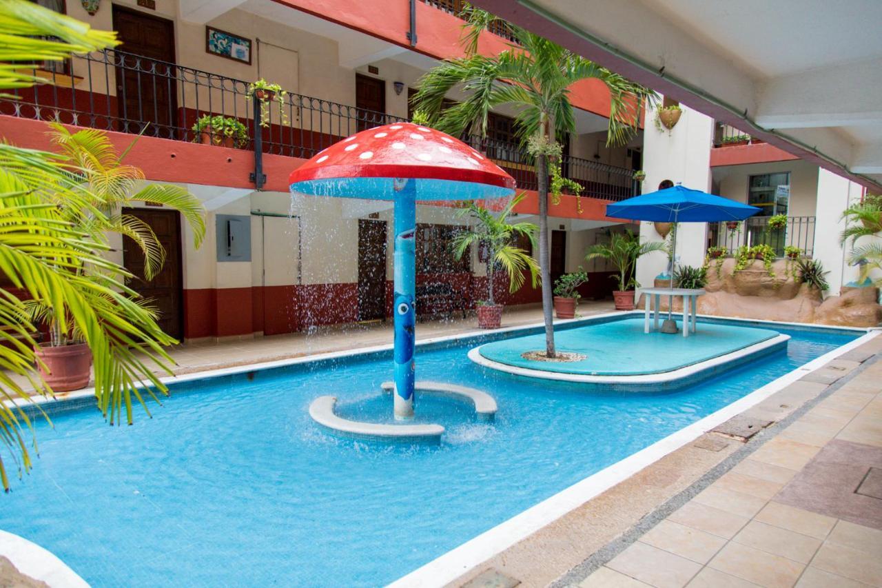 Hotel Hacienda Maria Eugenia אקפולקו מראה חיצוני תמונה